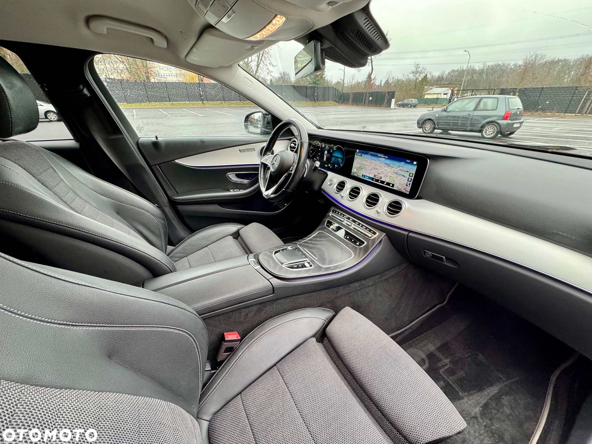 Mercedes-Benz Klasa E 220 d 4Matic T 9G-TRONIC AMG Line - 12