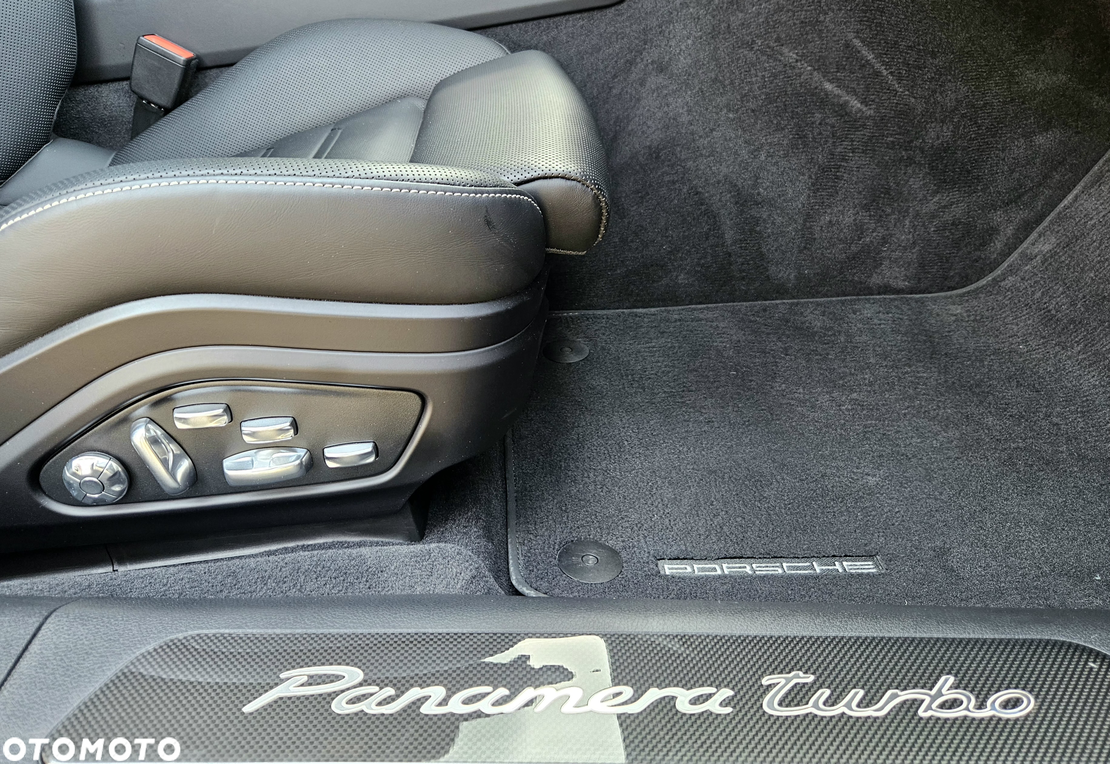 Porsche Panamera Turbo Executive - 27