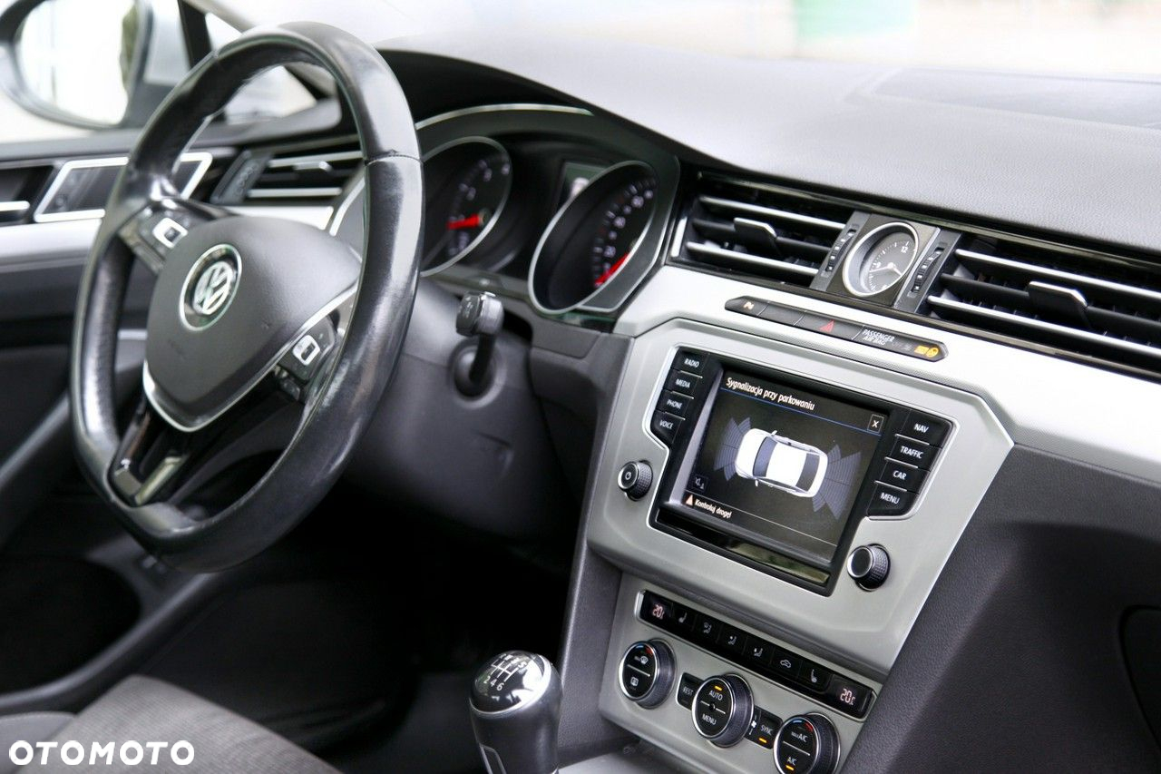 Volkswagen Passat 1.8 TSI BMT Comfortline - 10