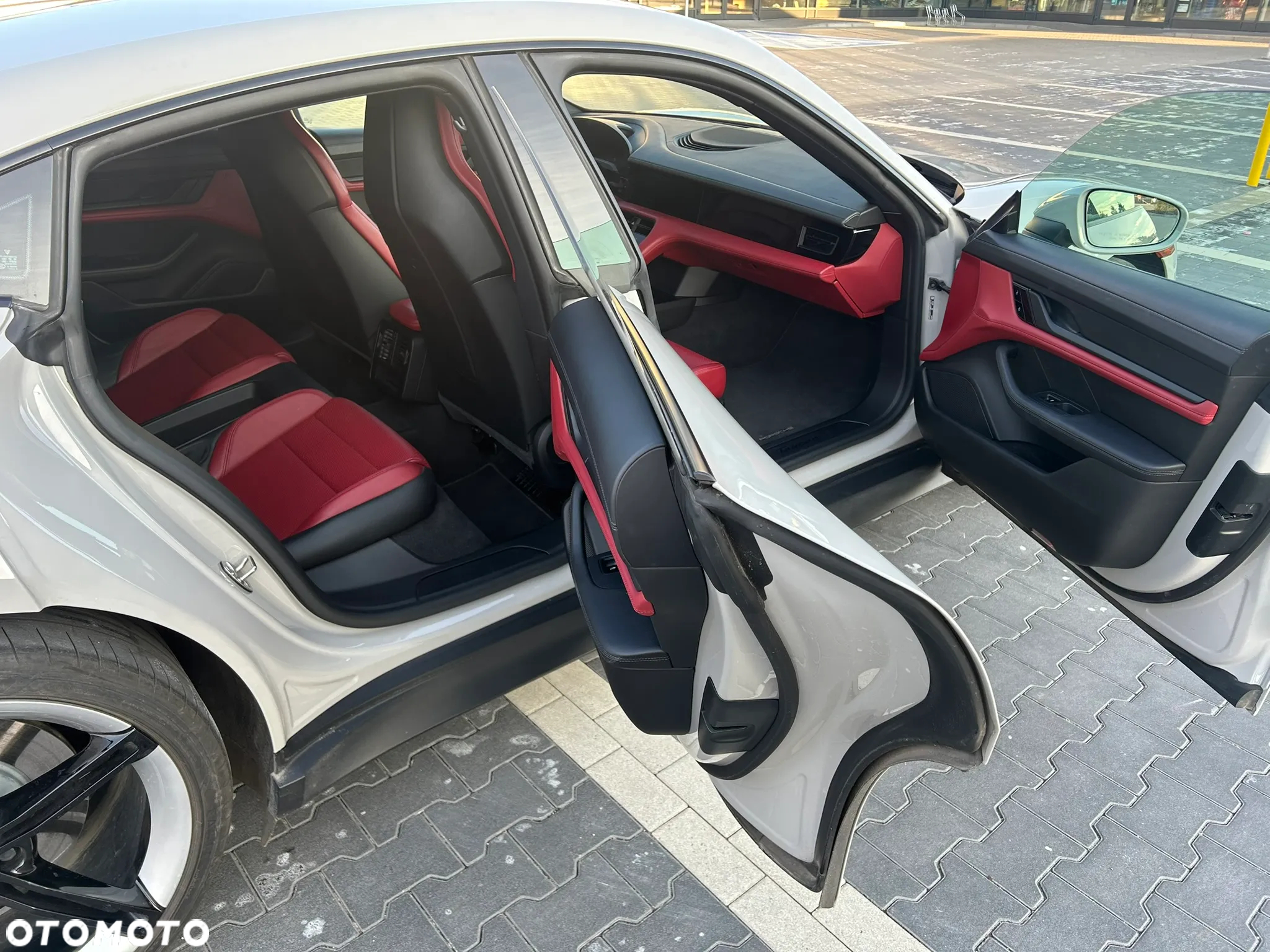 Porsche Taycan Performance Plus - 15