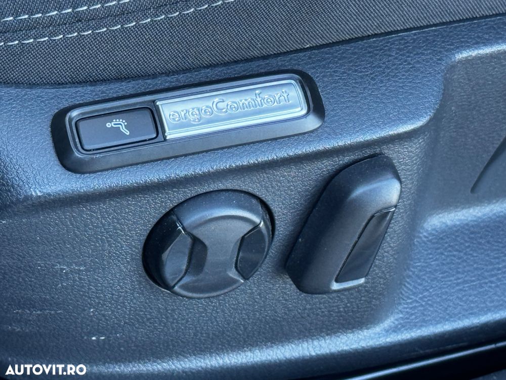 Volkswagen Passat 2.0 TDI SCR DSG Conceptline - 19