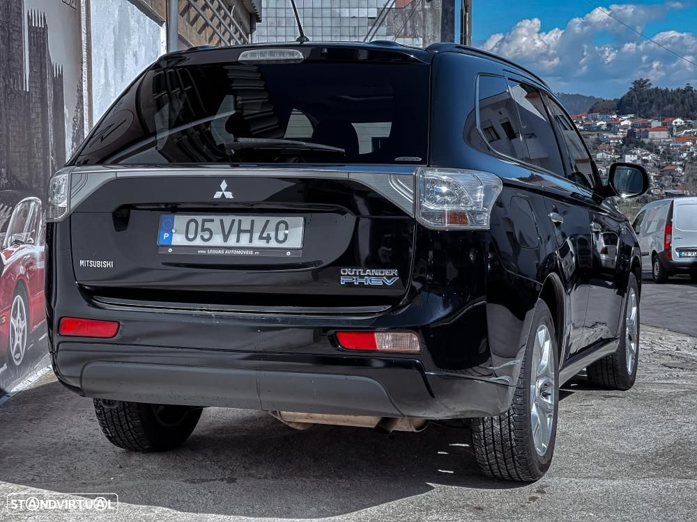 Mitsubishi Outlander - 4