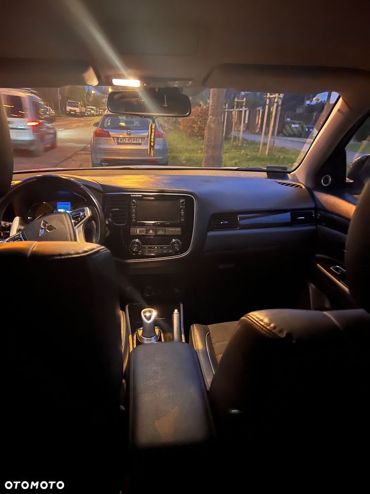 Mitsubishi Outlander 2.0 4WD Top - 9