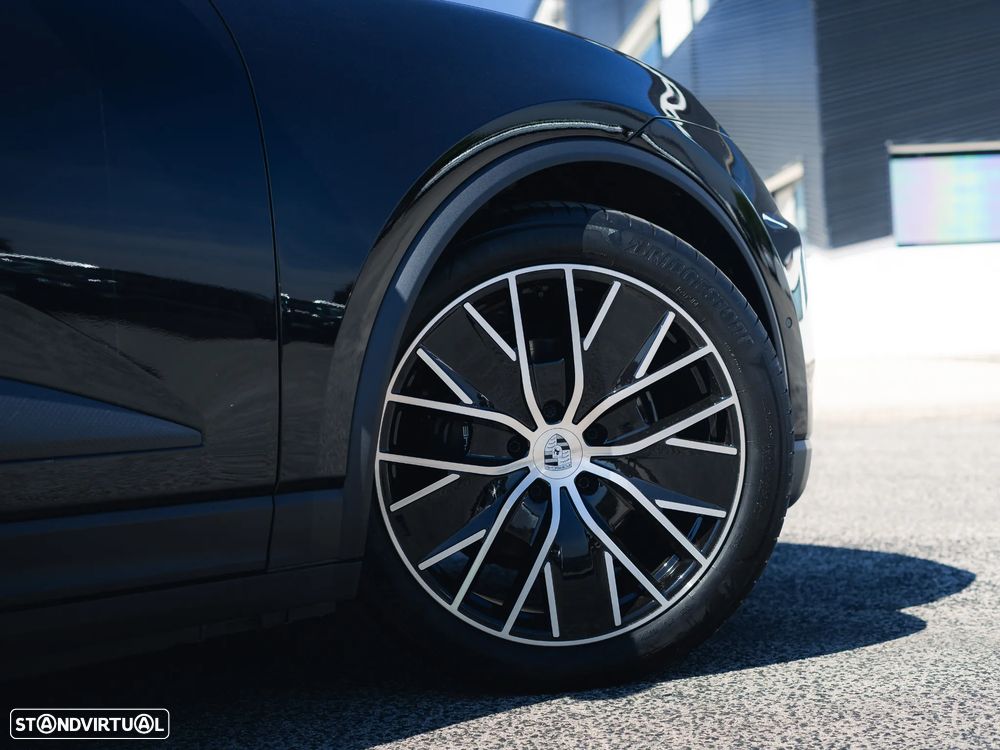 Porsche Macan Electric 4 - 36