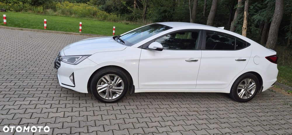 Hyundai Elantra 1.6 Comfort Premiere - 8
