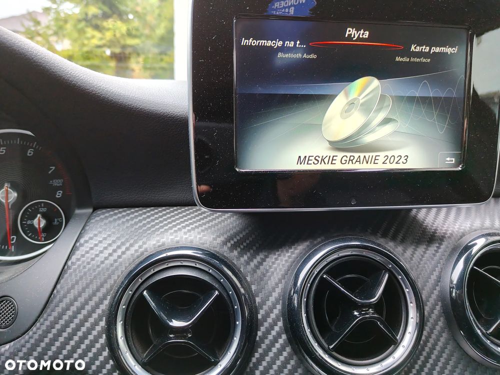 Mercedes-Benz GLA 200 - 12