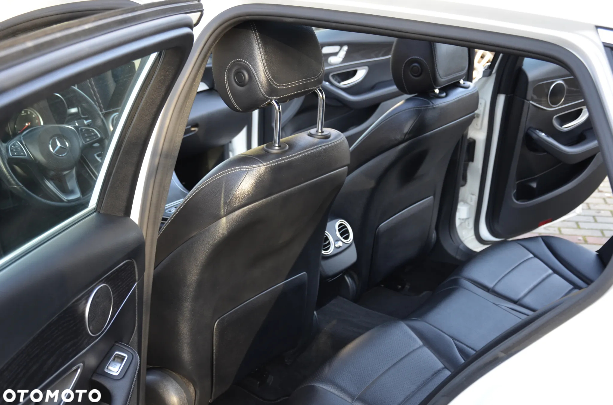 Mercedes-Benz Klasa C 300 9G-TRONIC - 27