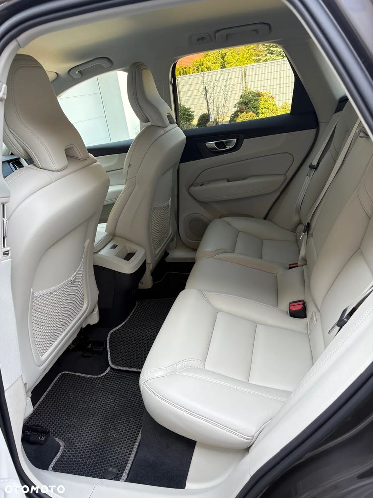 Volvo XC 60 B4 B Plus Dark - 7