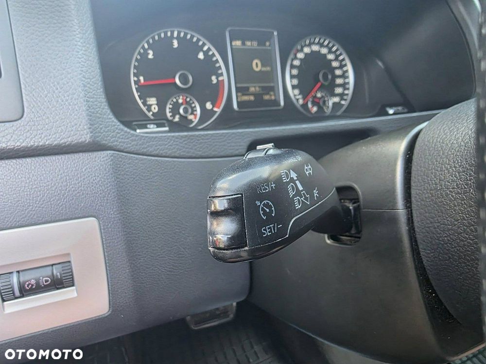 Volkswagen Multivan - 12