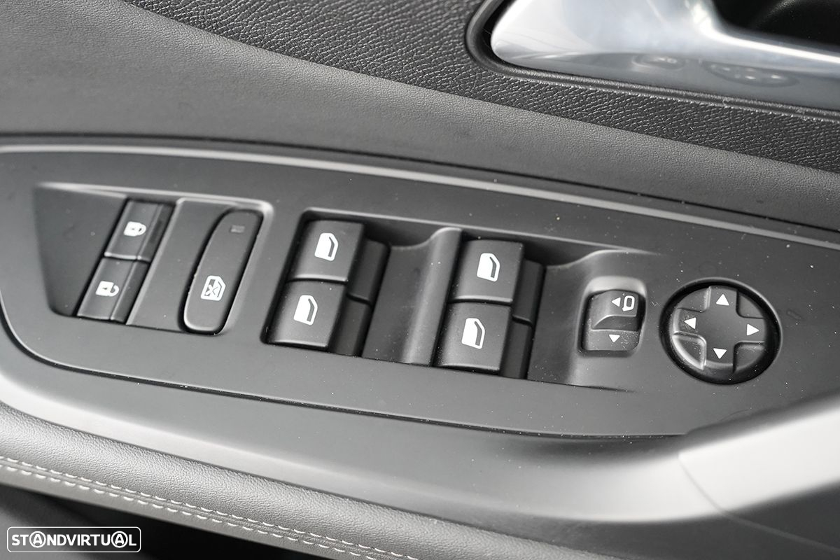 Peugeot 408 1.2 PureTech Allure EAT8 - 14