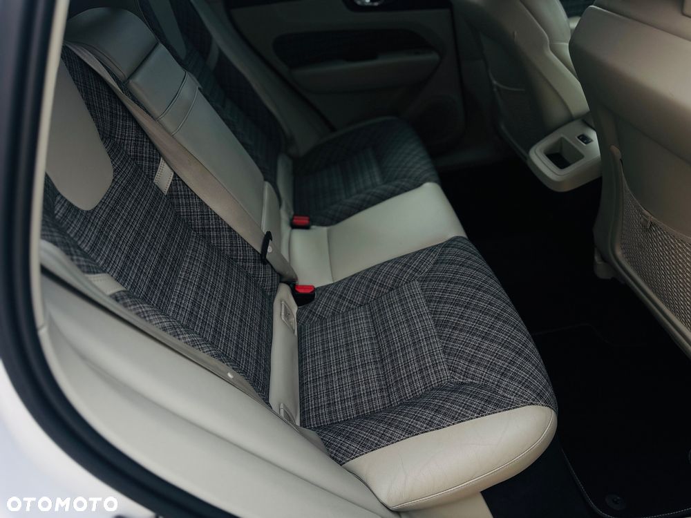 Volvo XC 60 D4 AWD Geartronic Momentum - 11