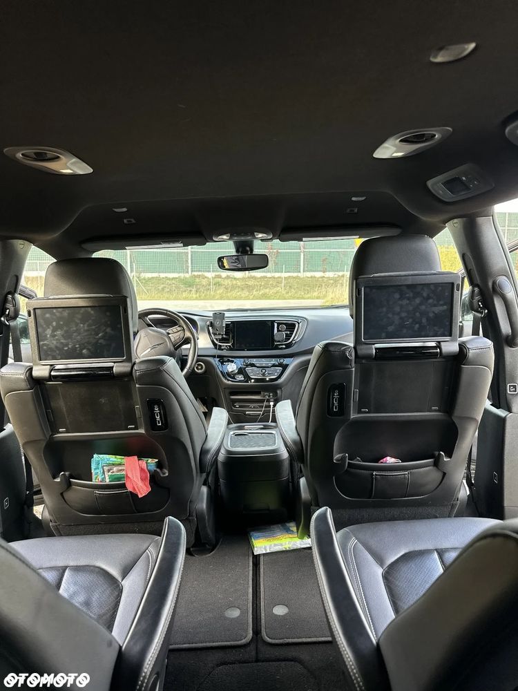 Chrysler Pacifica - 1