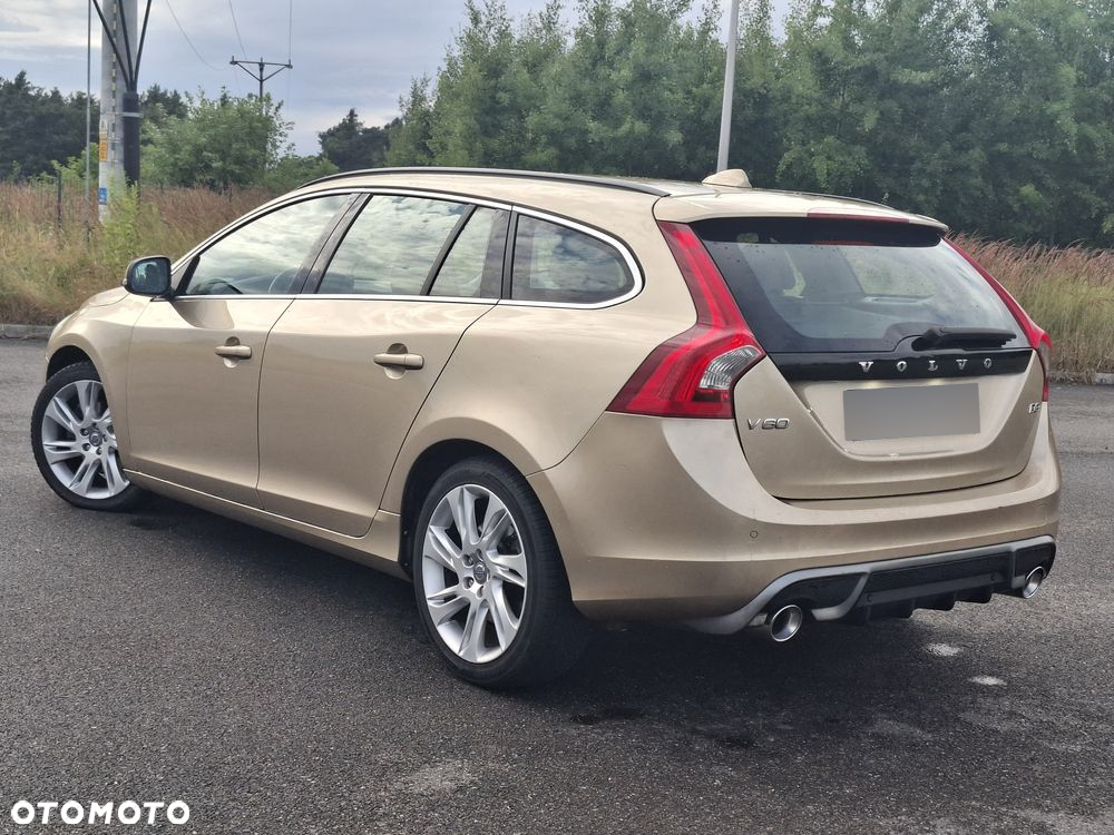Volvo V60 D3 R-Design - 6