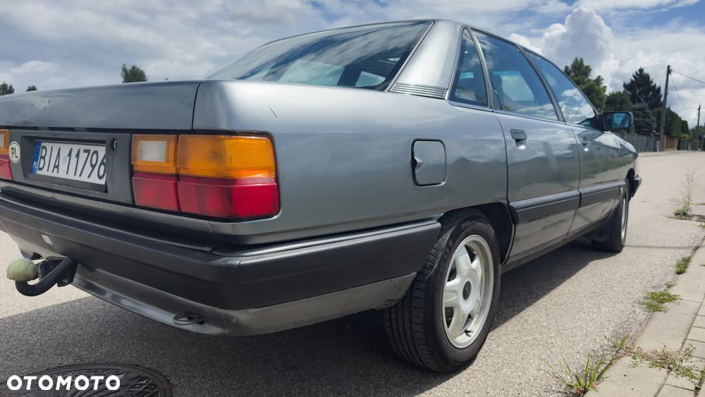 Audi 100 - 12