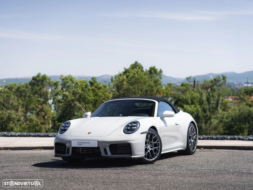 Porsche 911 (992) Carrera - 4