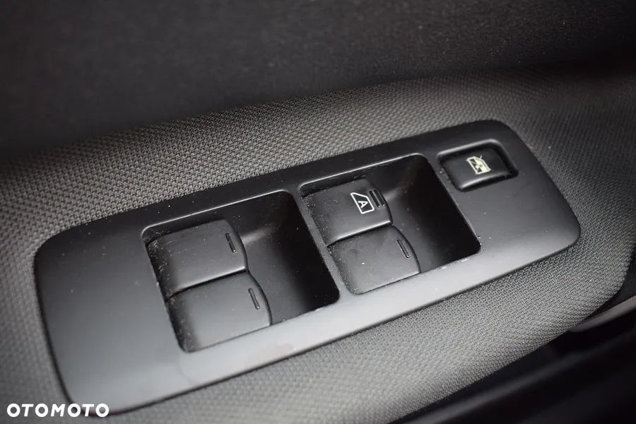 Nissan Qashqai 2.0 visia - 17