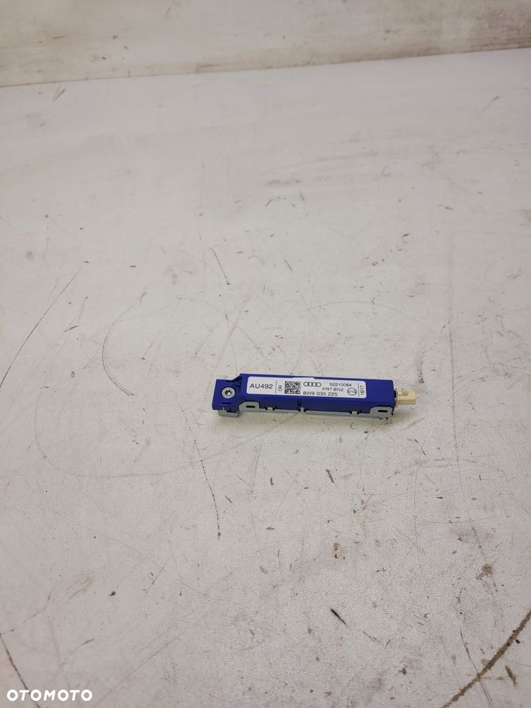 WZMACNIACZ ANTENOWY AUDI A4 B9 A5 F5 8W9035225 - 1