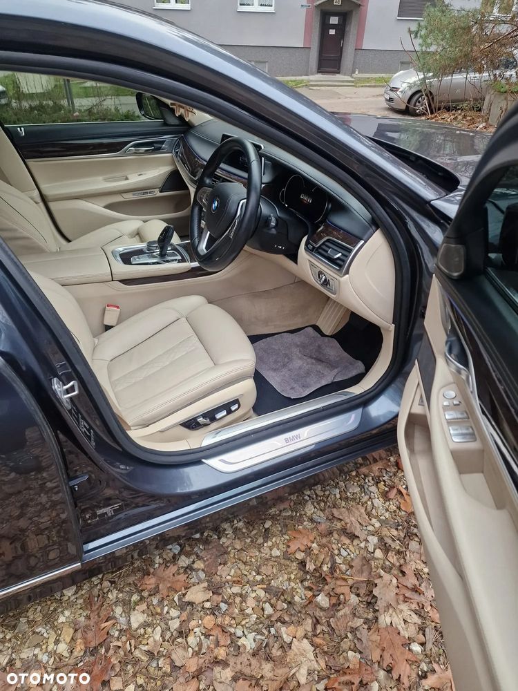 BMW Seria 7 750i - 11