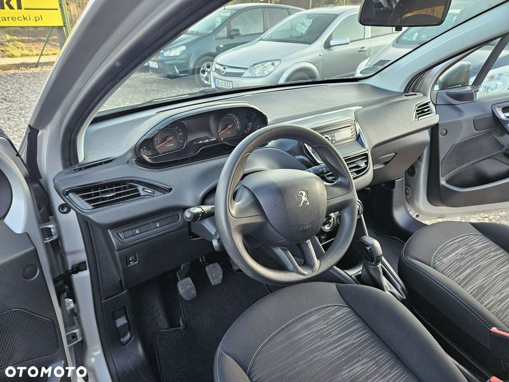 Peugeot 208 - 8