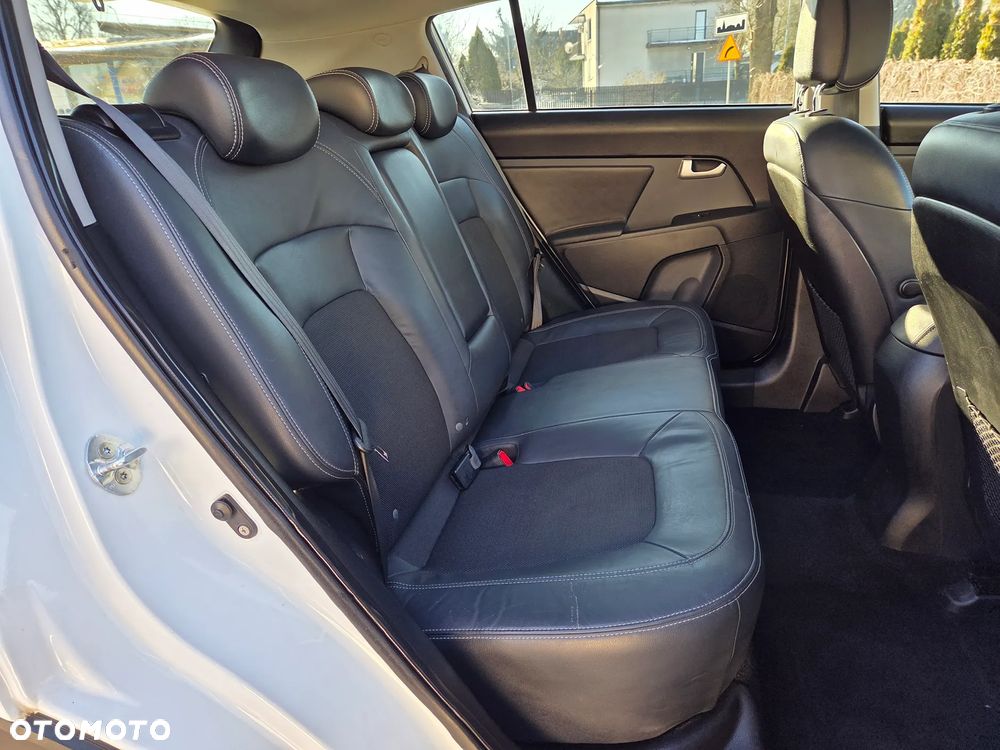 Kia Sportage 2.0 L - 11