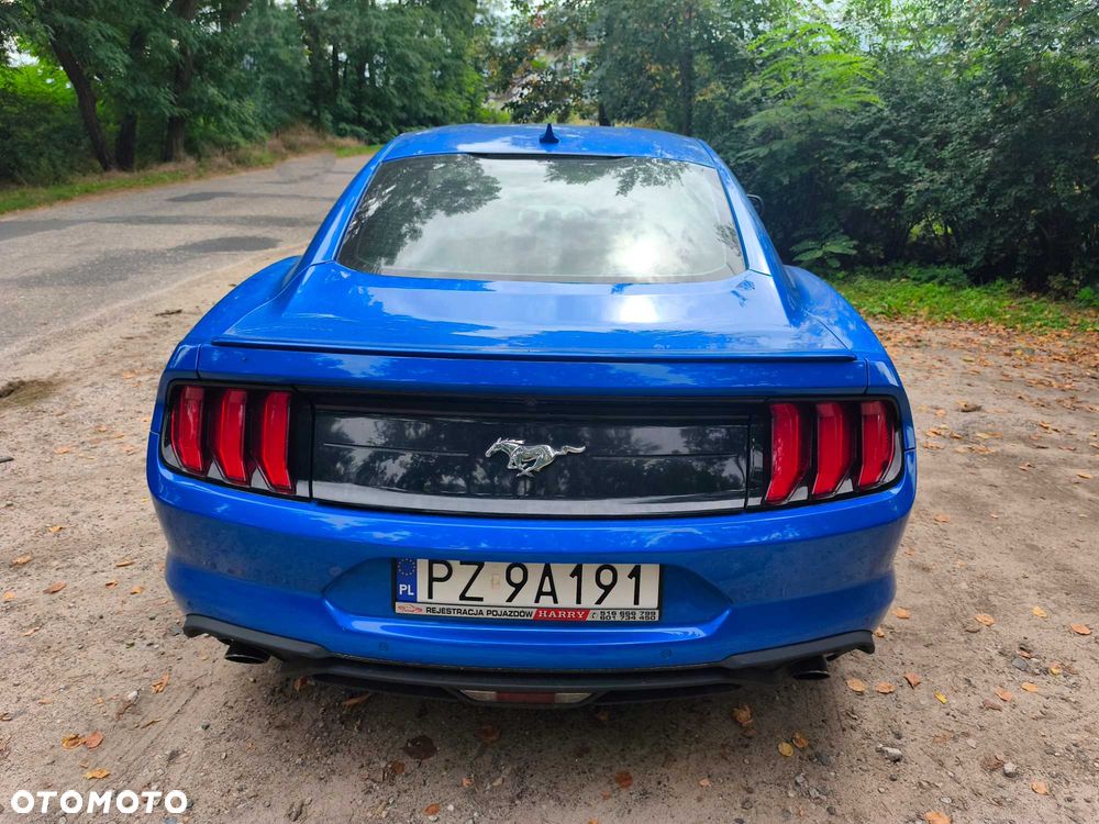 Ford Mustang - 4