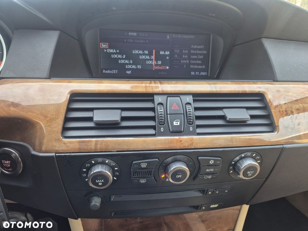 BMW Seria 5 525xi - 18