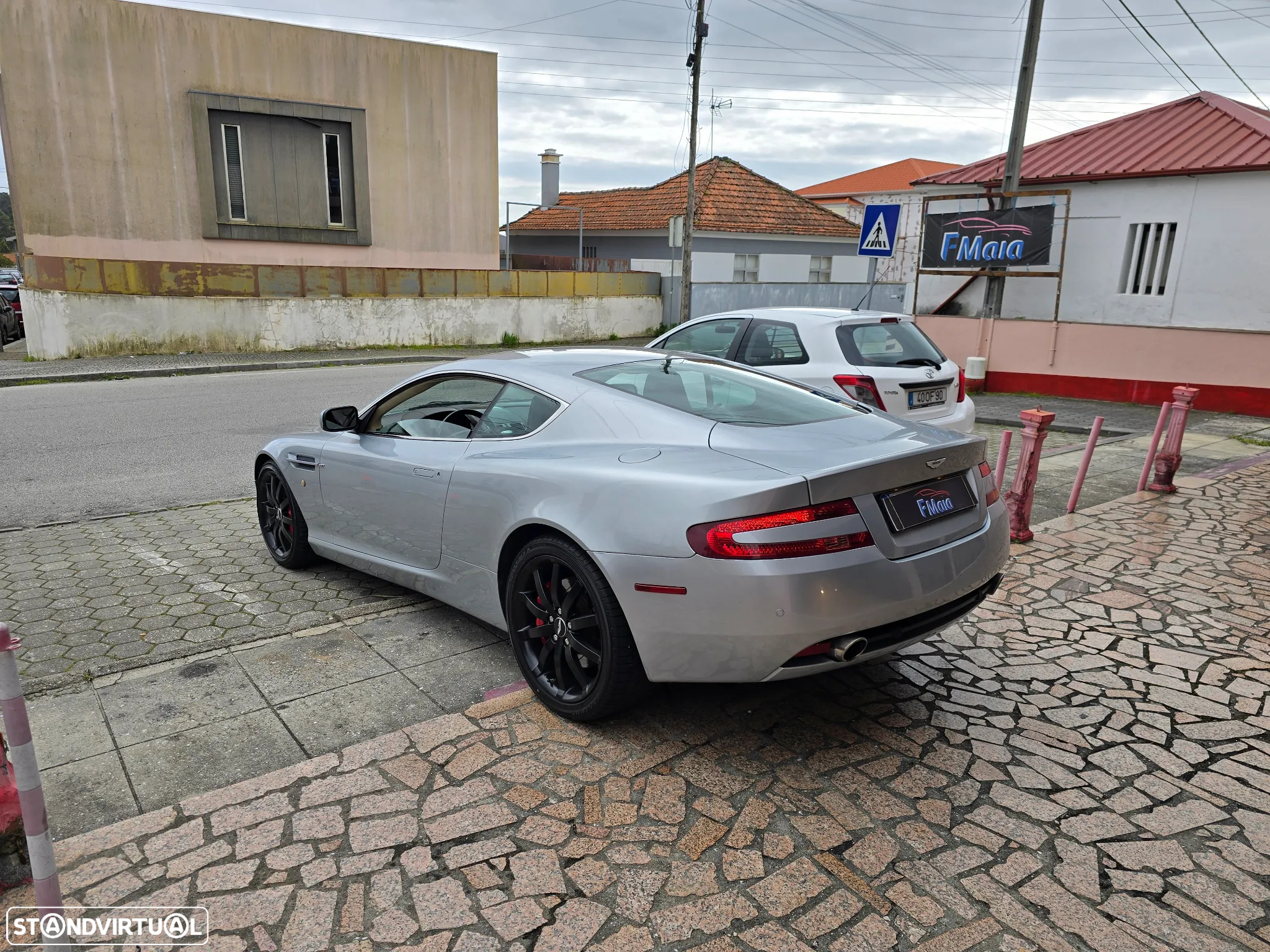 Aston Martin DB9 Coupe - 7
