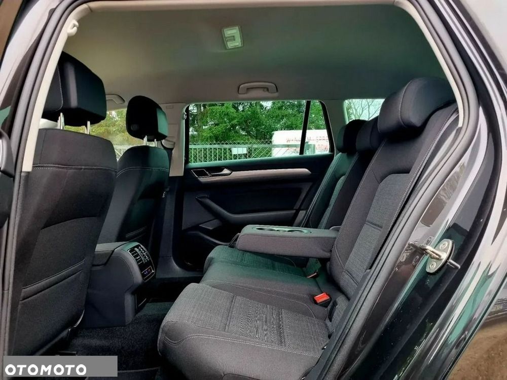 Volkswagen Passat - 11