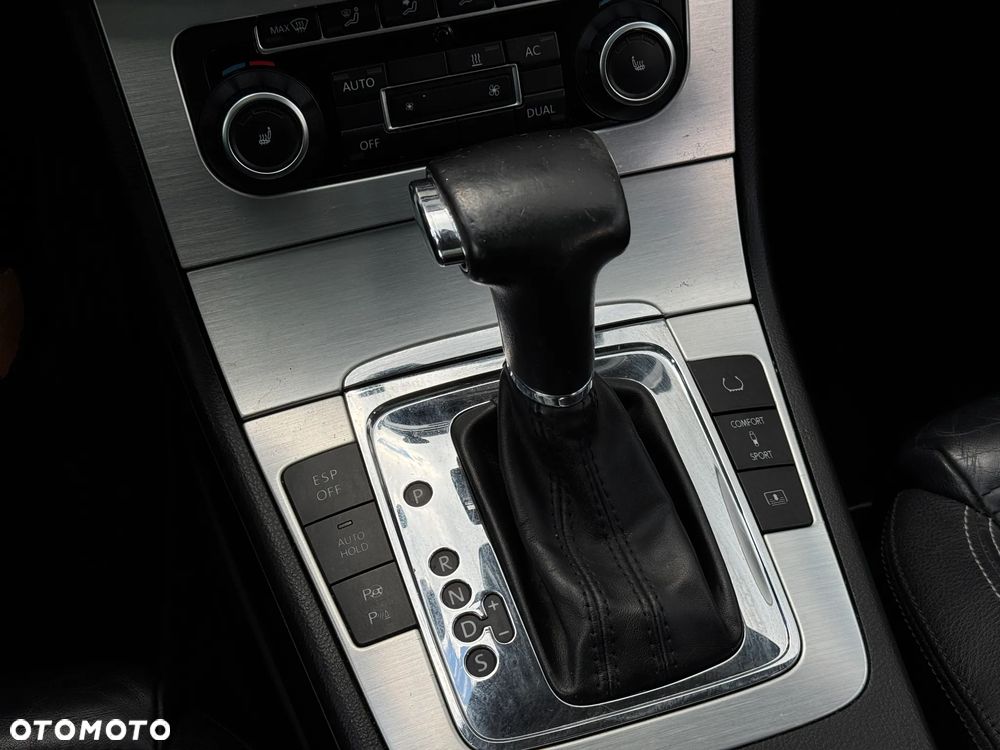 Volkswagen Passat CC - 32