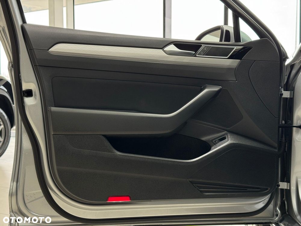 Volkswagen Passat - 12