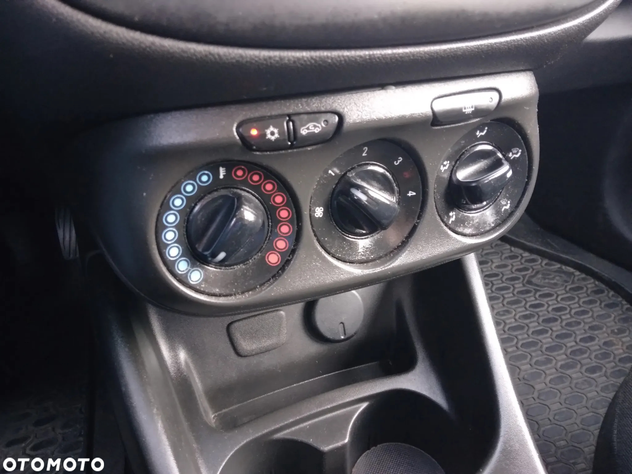 Opel Corsa 1.4 Cosmo - 16