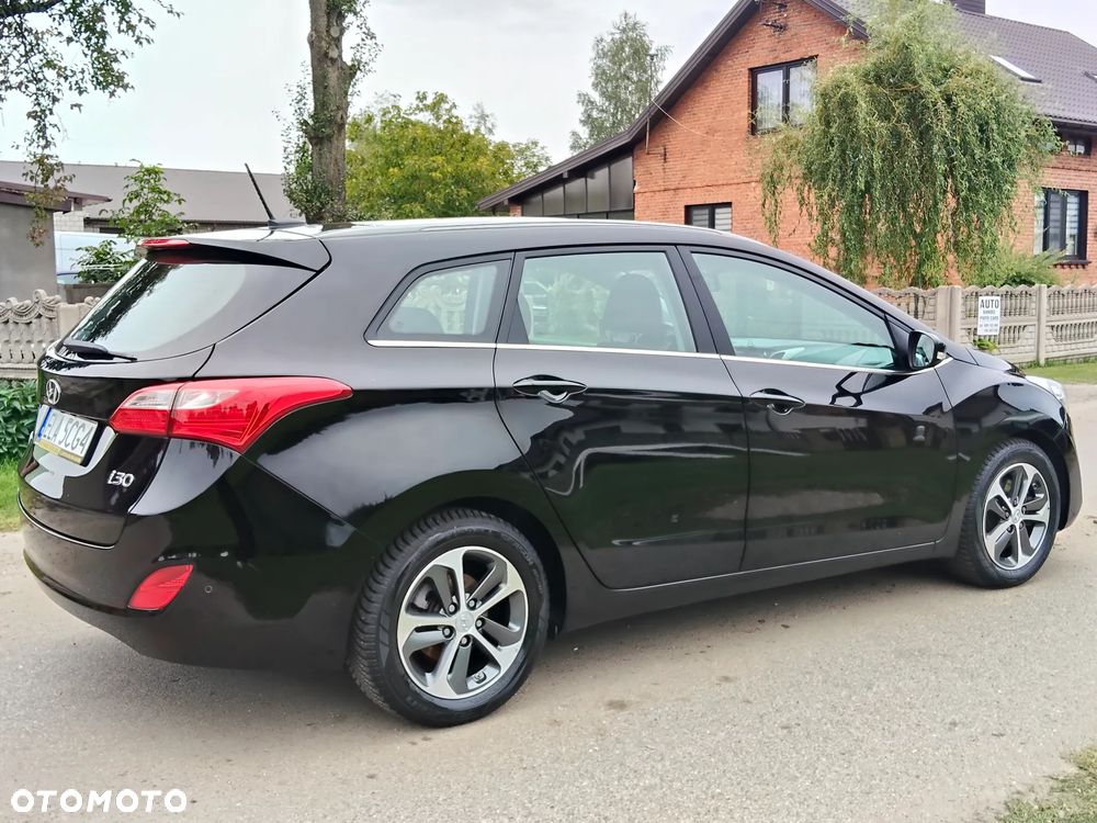 Hyundai i30 i30cw 1.6 CRDi Fifa World Cup Edition - 16