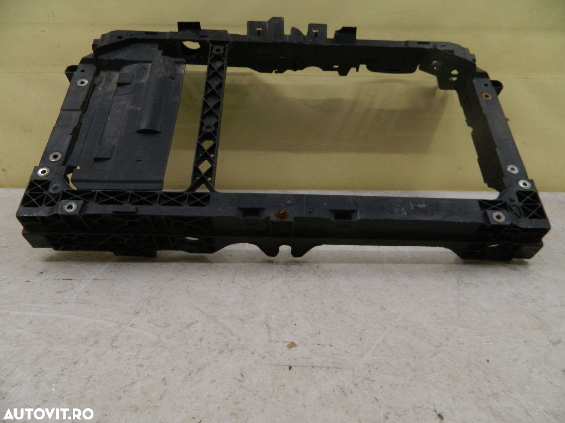 Trager / Panou fata Ford Fiesta, 2017, 2018, 2019, 2020, cod origine 8V51-A16E146-C10. - 8