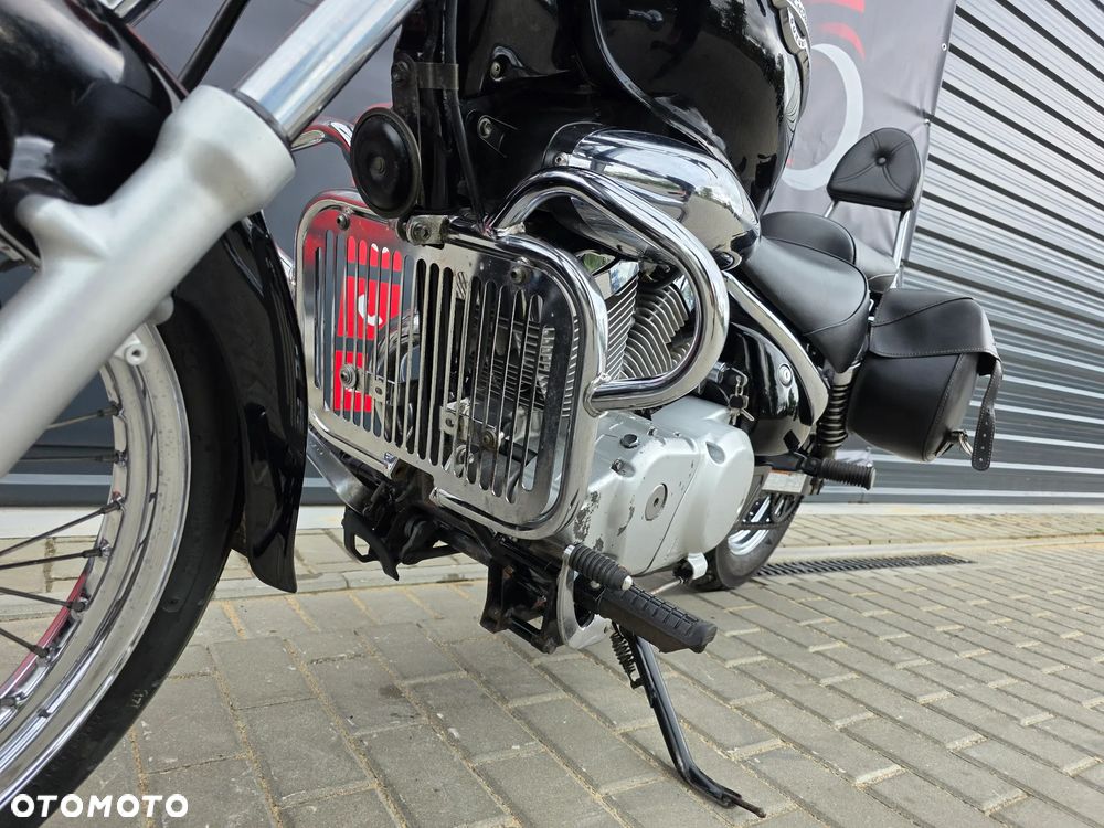 Suzuki Intruder - 13