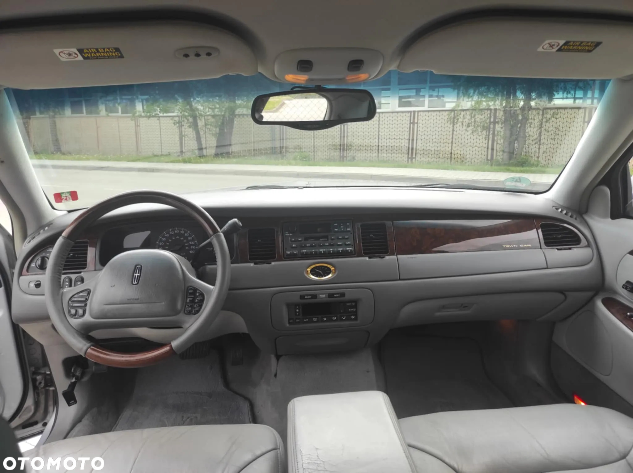 Lincoln Town Car - 3