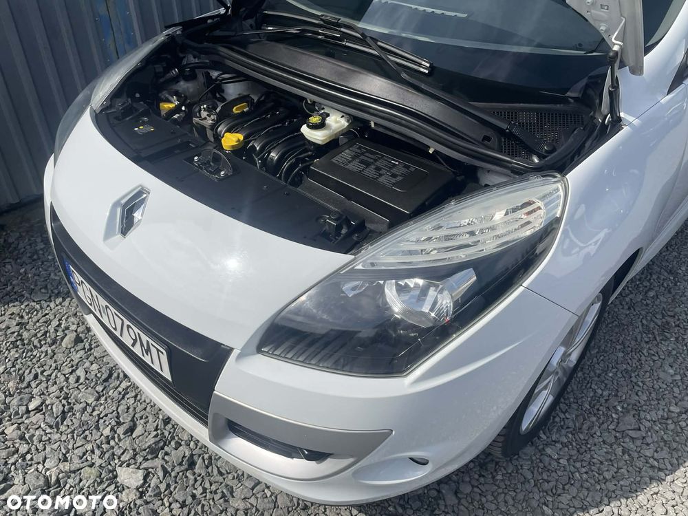 Renault Scenic 1.6 16V Infinity - 14