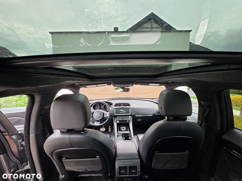 Jaguar F-Pace 25t AWD Prestige - 3