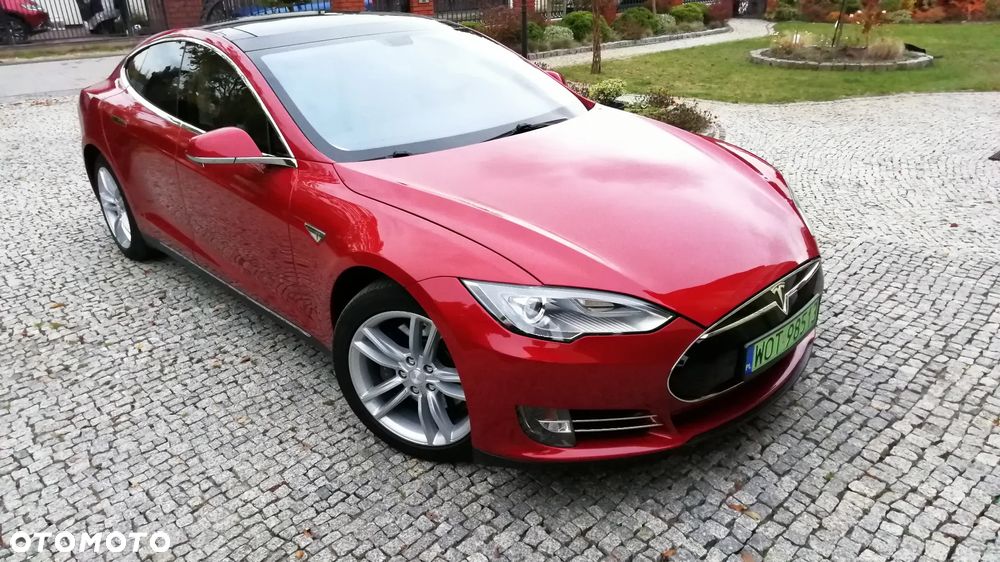 Tesla Model S 85 - 12