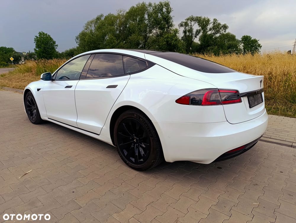 Tesla Model S - 27