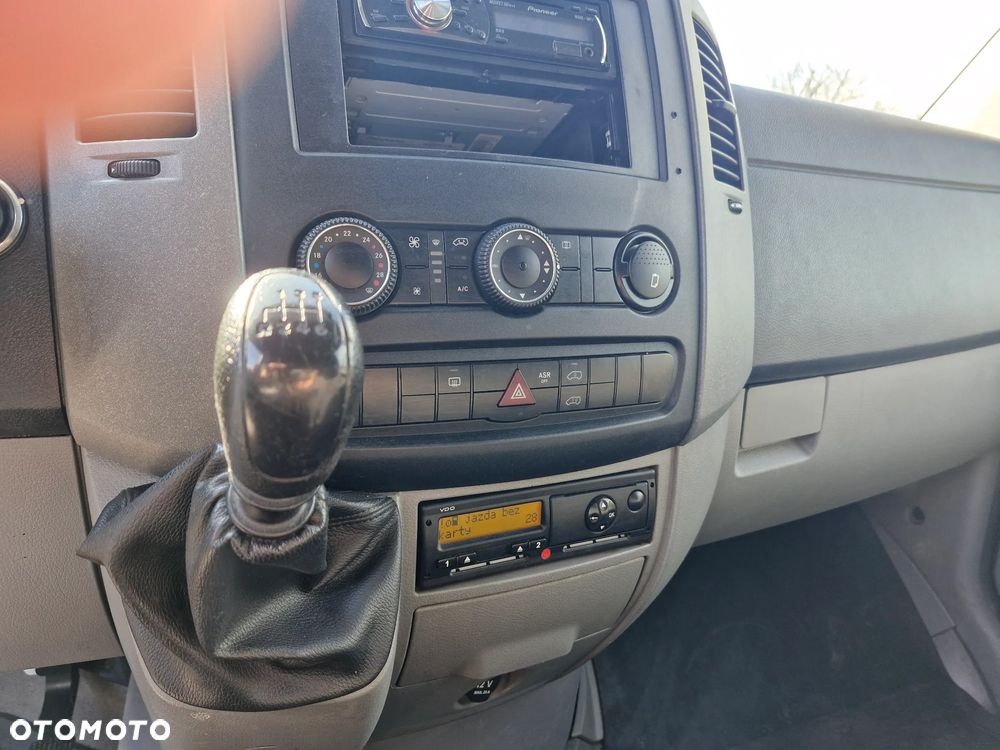 Mercedes-Benz SPRINTER - 14