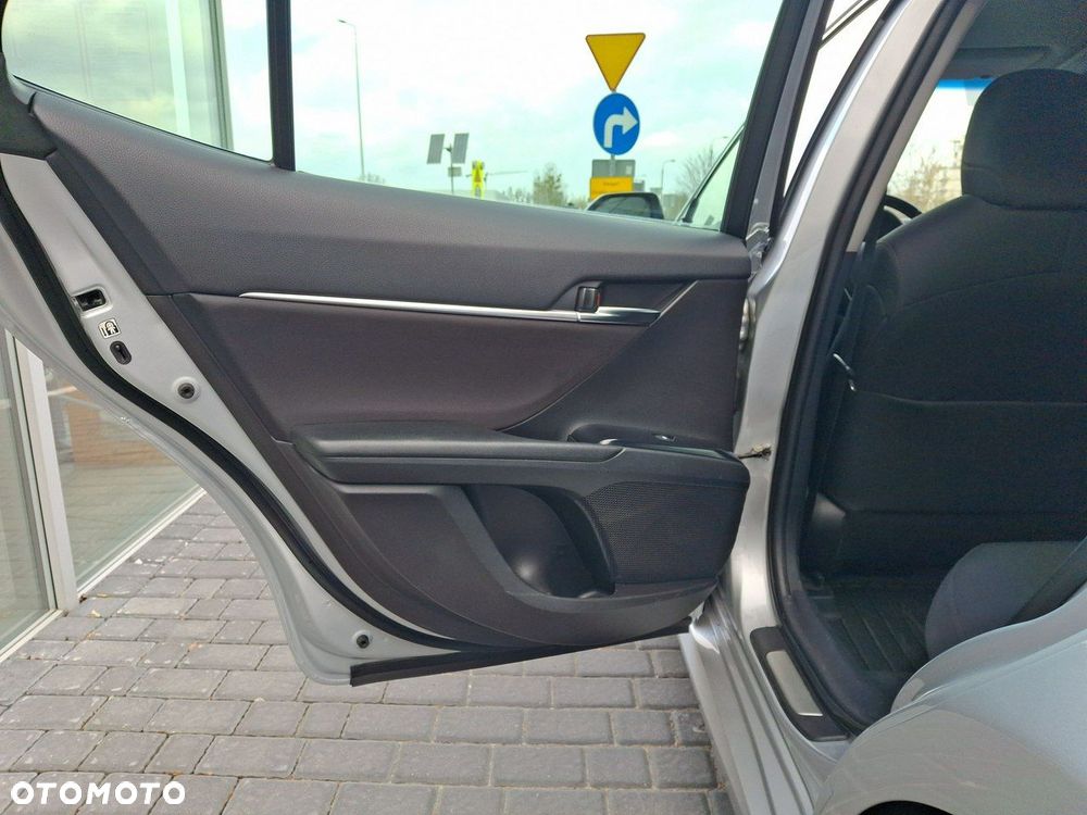 Toyota Camry 2.5 Hybrid Comfort CVT - 12