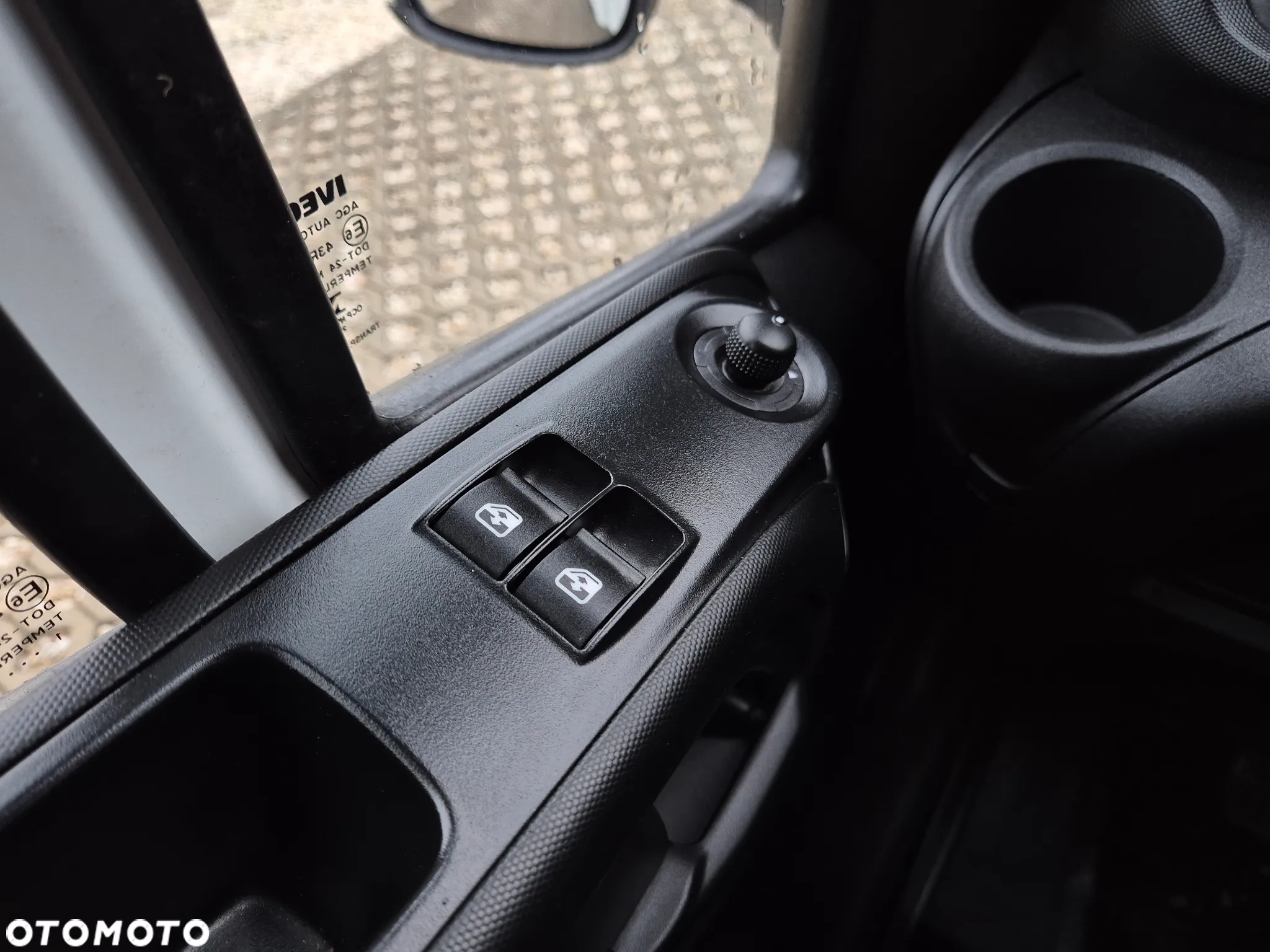 Iveco Daily 35C16, kontener 4.40m, winda 750KG - 11