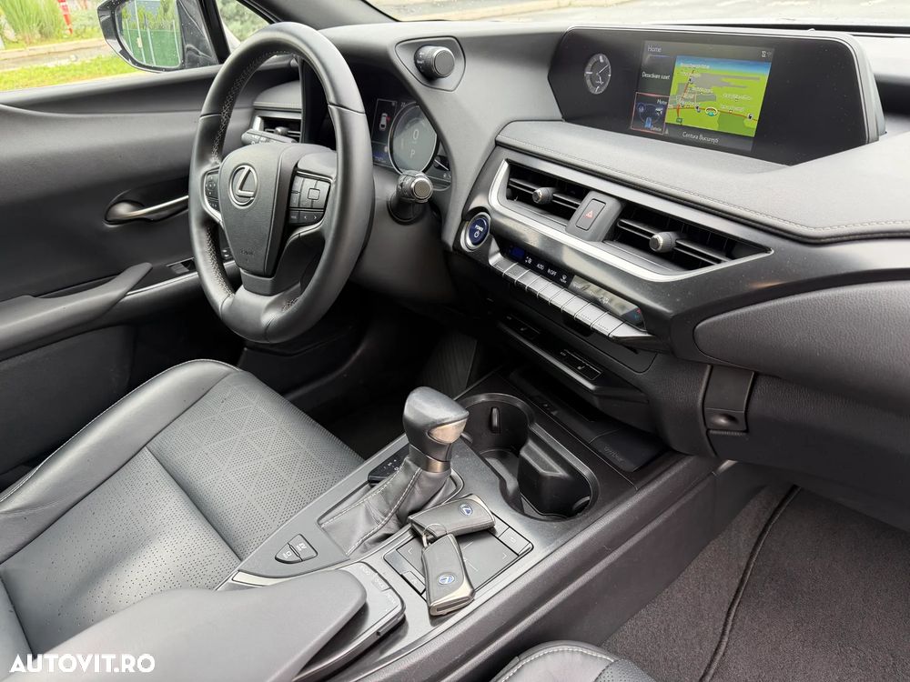 Lexus UX 250h E-FOUR Executive - 31