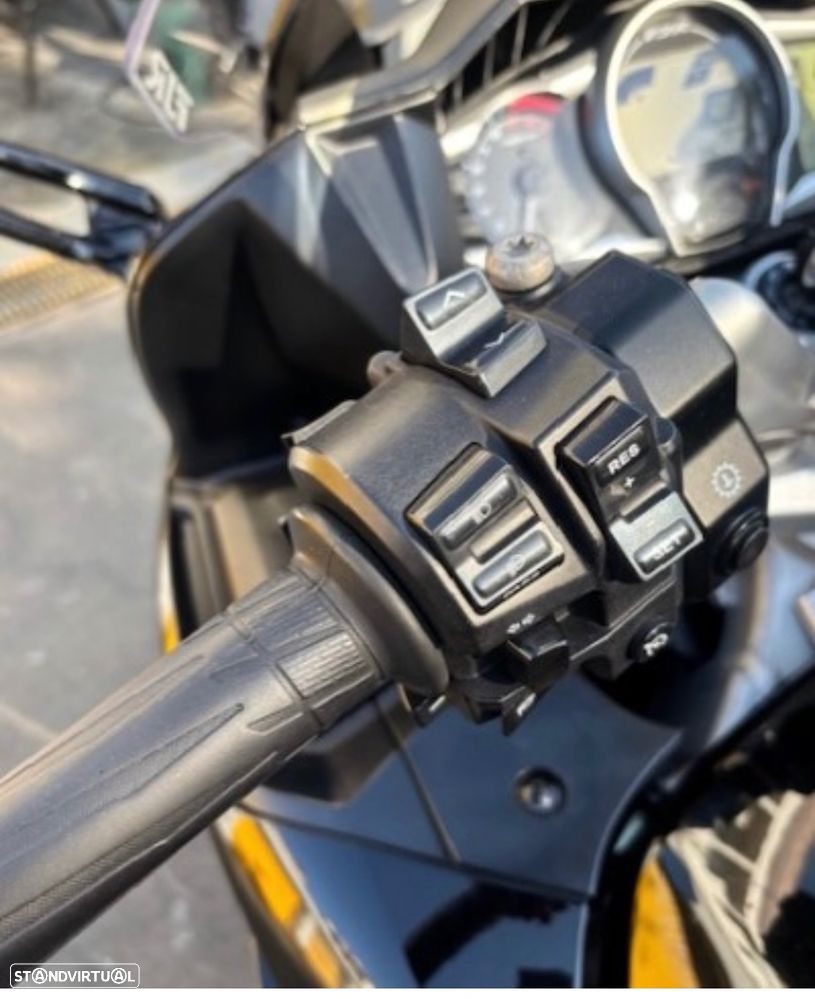 Yamaha FJR - 4