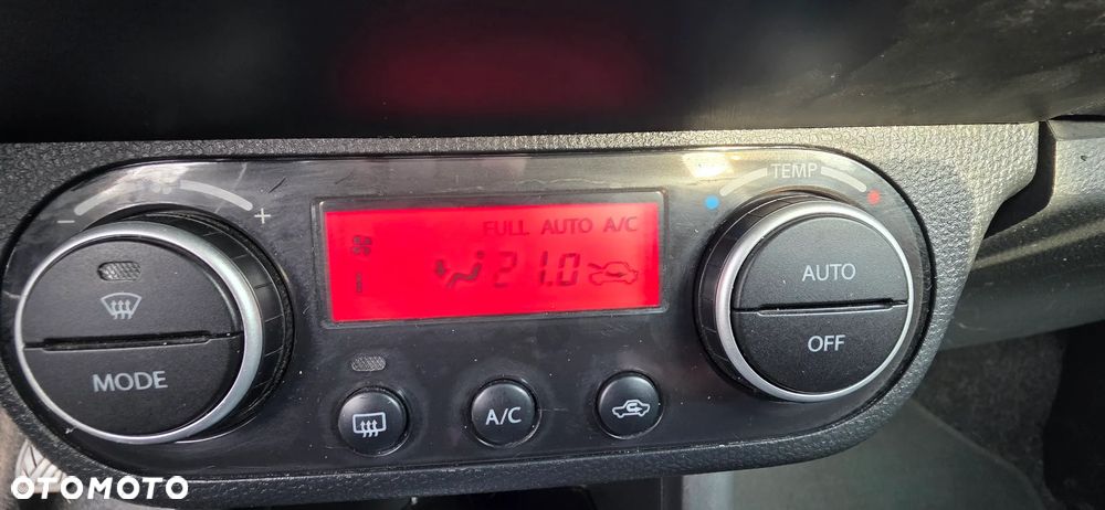 Suzuki Swift 1.3 Black and White - 11