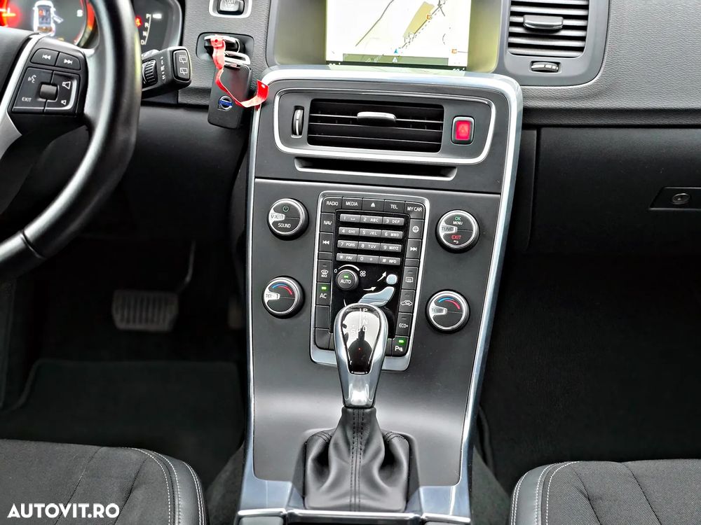 Volvo V60 D3 Geartronic Momentum - 26