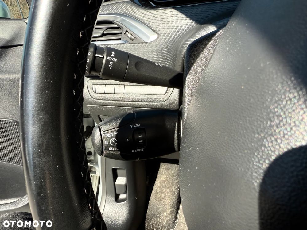 Peugeot 2008 - 11