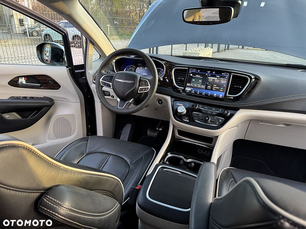 Chrysler Pacifica - 20