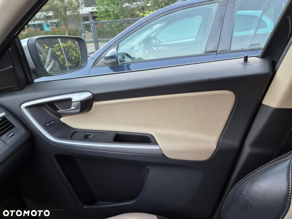Volvo XC 60 DRIVe Momentum - 12