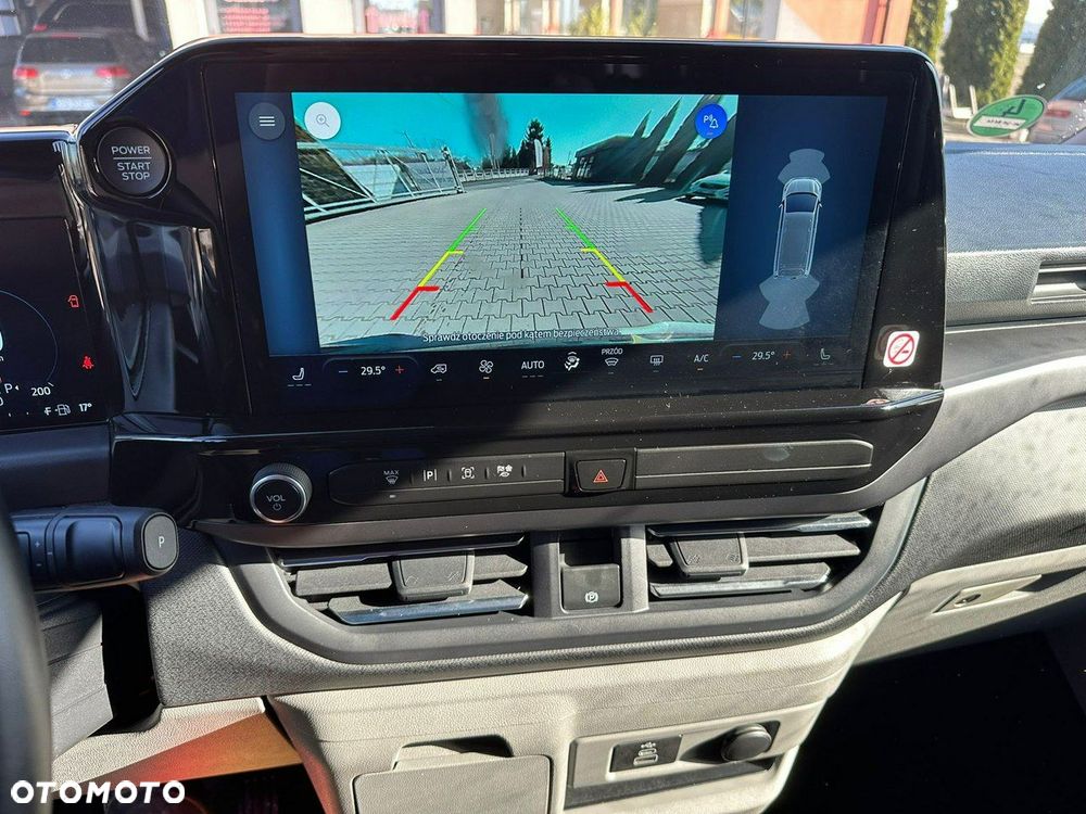 Ford Tourneo Custom - 14